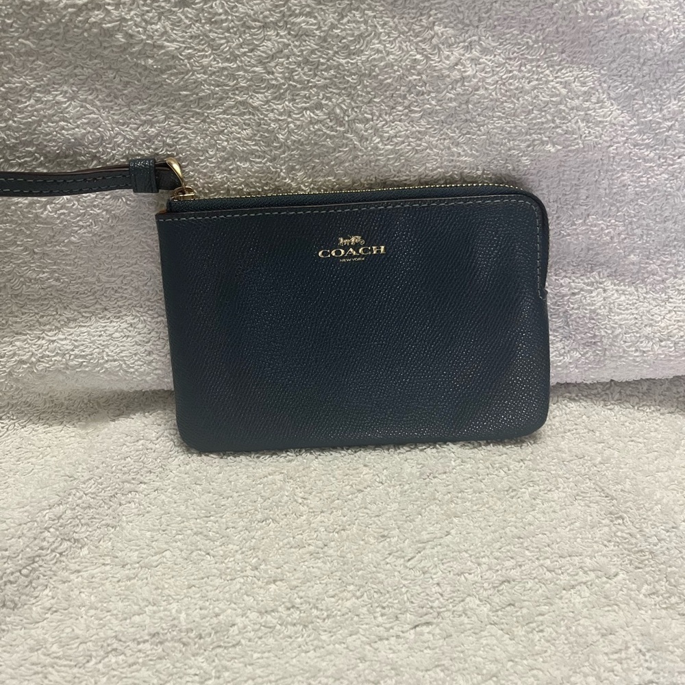 COACH CORNER ZIP LEATHER WRISLET MIDNIGHT BLUE